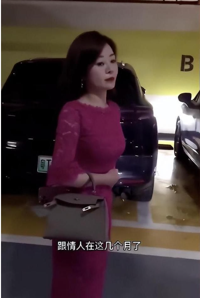 小娇妻深夜跑去酒店寻刺激，丈夫尾随质问，却不见心虚