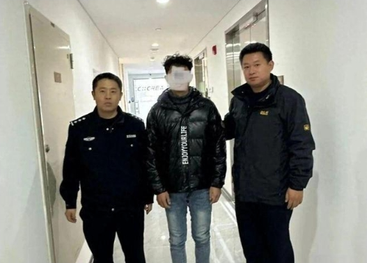 男子被公司辞退，酒后将公司网店畅销品全部删除，被警方依法拘留